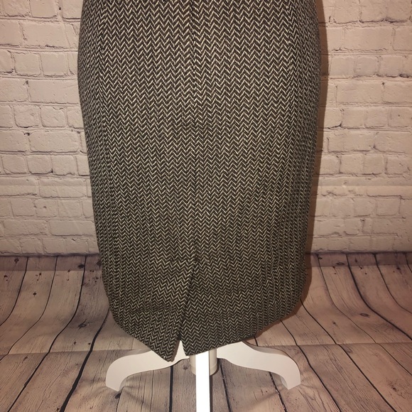 Ann Taylor Sleeveless 100% Wool Dress. - Picture 5 of 7